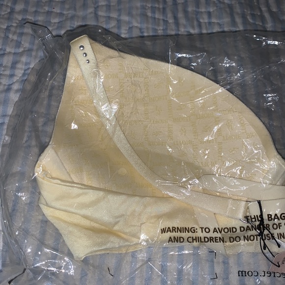 Lemonade VS Bra - Picture 3 of 7